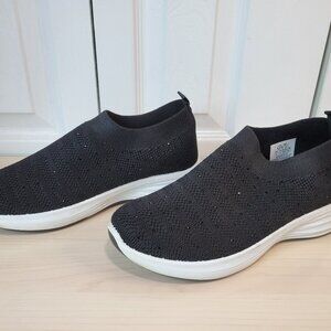 GLORIA VANDERBILT SPORT Black Crystal Gem Embellished Comfort Knit Sneaker sz 8